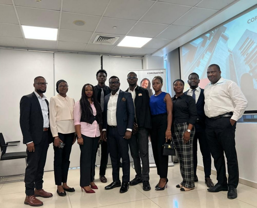 Adebowale Adesona, Managing Director, Coronation Life Assurance Ltd (fourth left), Olakunle Samuel, President, Actuarial Science and Insurance Students Association (ASISA) (fifth left), Olufunmi Adenipekun, Chief Risk/Chief Compliance Officer, Coronation Life Assurance Ltd (third left), together with staffs of Coronation Life Assurance and other members of the Actuarial Science and Insurance Students Association (ASISA) and the University of Lagos Actuarial Club.