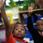 hands_up_Geh-1000x667
